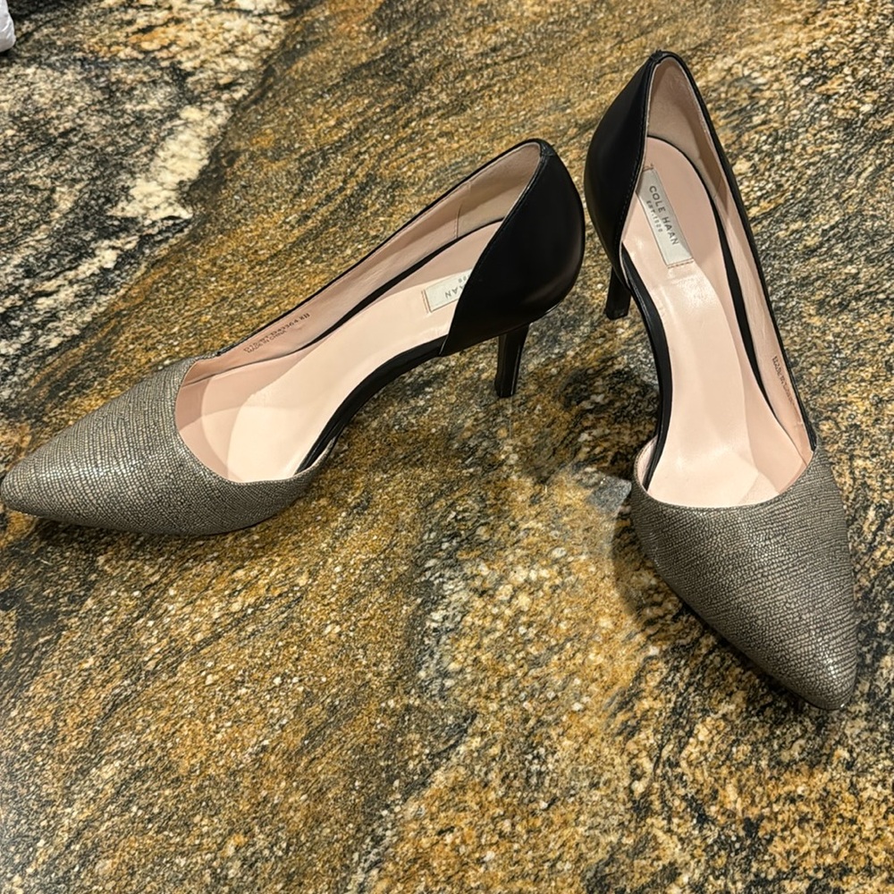 Cole Haan women's size 8 3" heel. Black w/ gray textured toe. Quality & comfort!